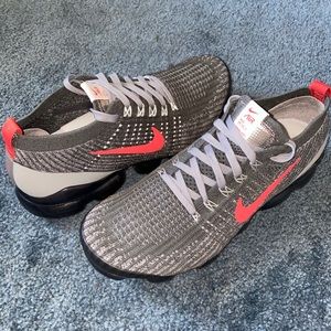 Nike Air VaporMax Flyknit 3 Men's Shoe	
Size 8.5